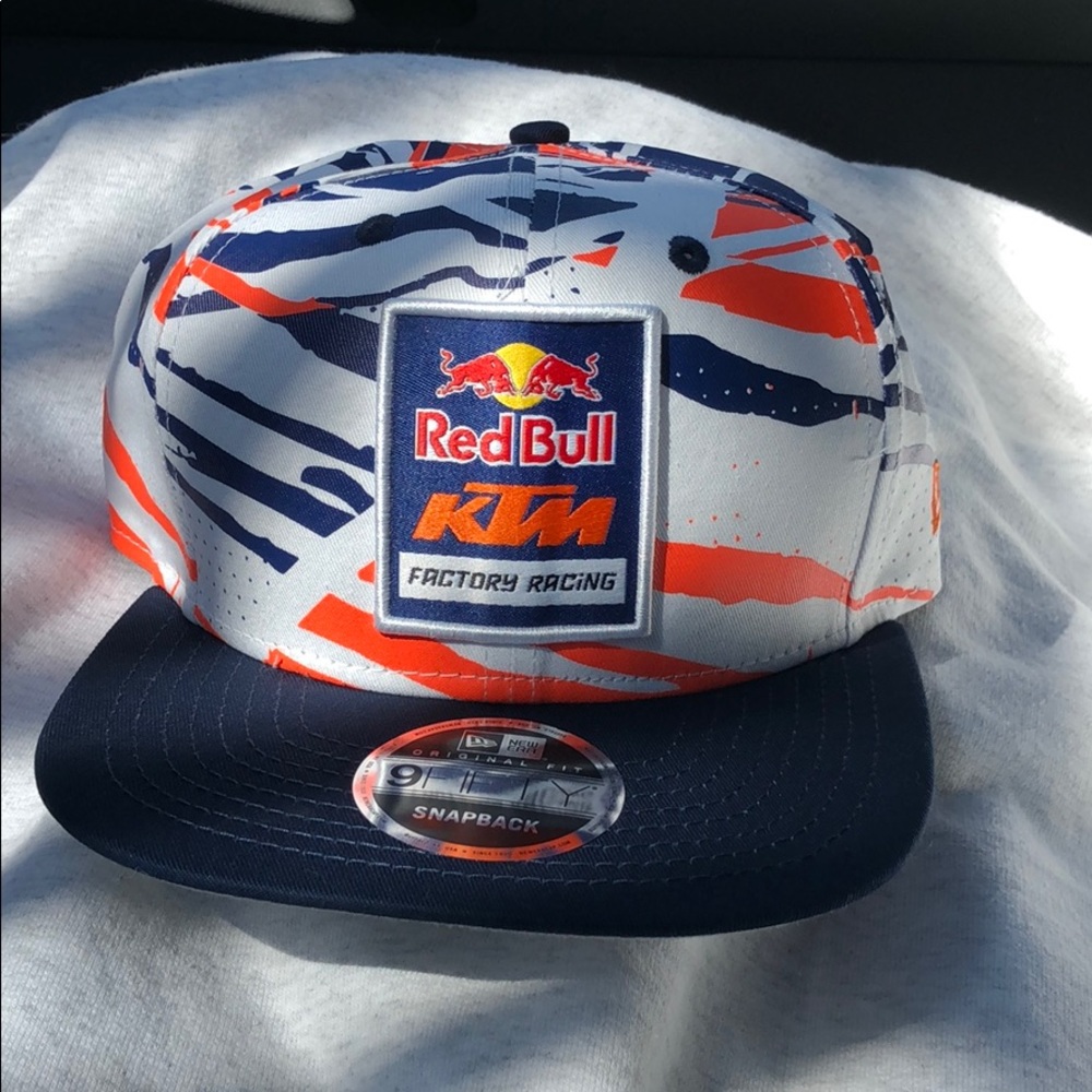 SnapBack Redbull Hat!